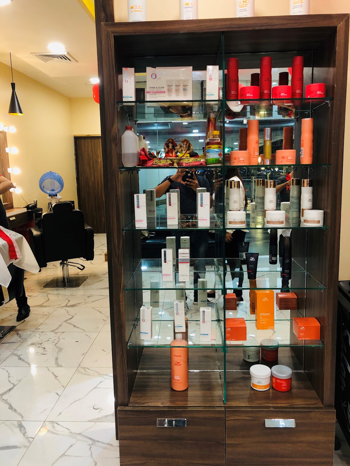 Interior of Hair Majesty Unisex Salon